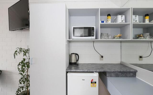 Skenes Creek Lodge Motel and Restaurant