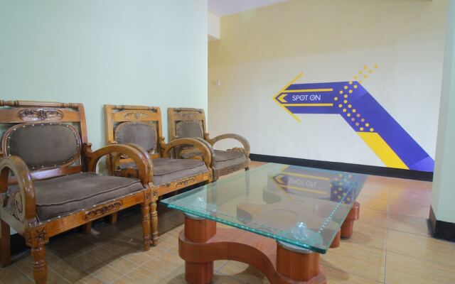 SPOT ON 2305 Andys Nur Penginapan