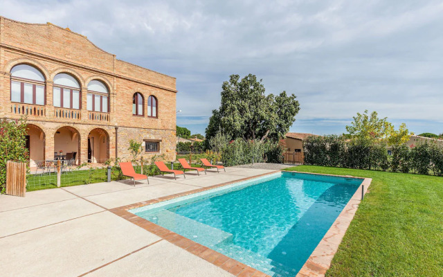 Charming Holiday Home in Vulpellac with Shared Pool