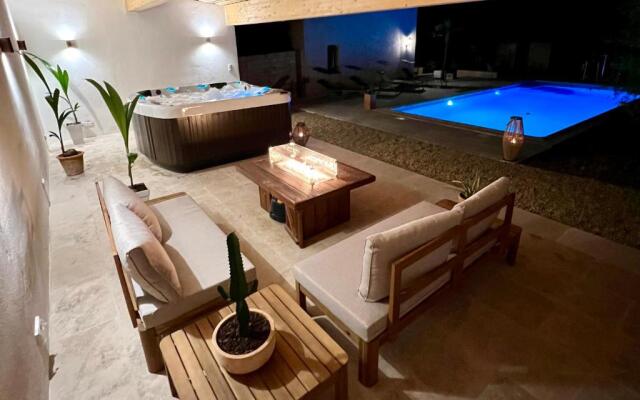 Studio avec jacuzzi et piscine