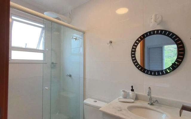 Apartamento novo e completo, próximo à praias e comércio