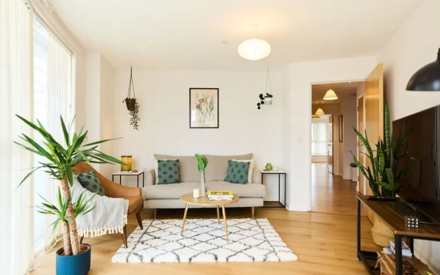 The Queensland Sanctuary - Trendy 2bdr Flat With Terrace