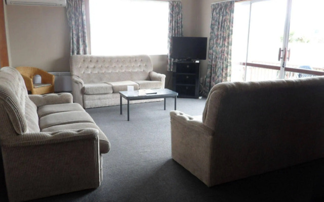 Red Tussock Motel