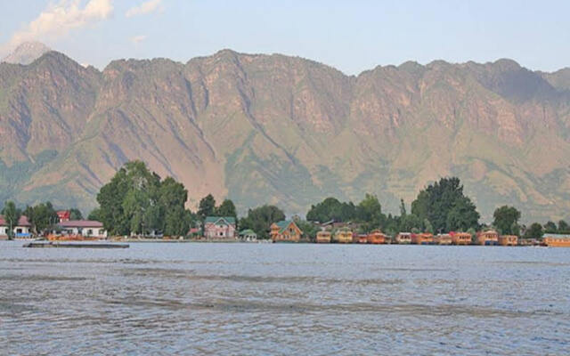 Akbar Group Of Heritage Houseboats