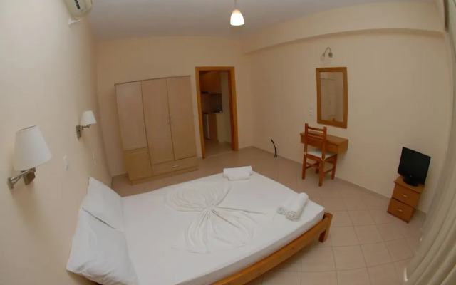 Nikos Hotel and Apartments