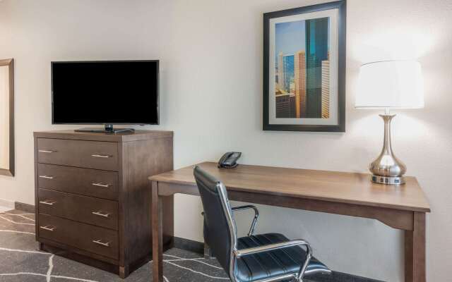 La Quinta Inn and Suites by Wyndham Houston Spring South