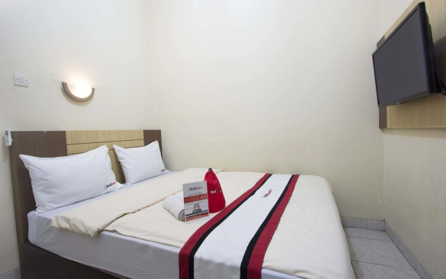 RedDoorz Plus near Stadion Mandala Krida
