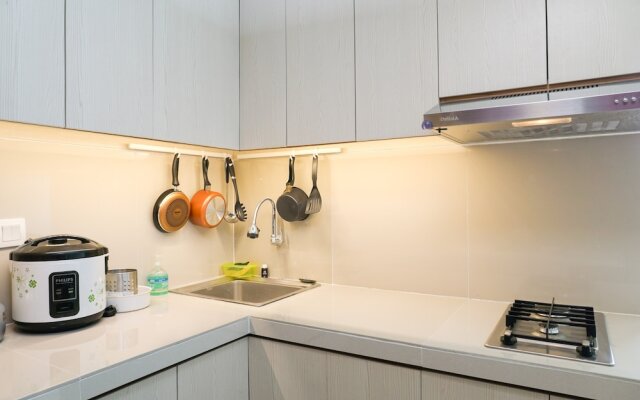 Warm and Cozy 1BR Puri Park View Apartment