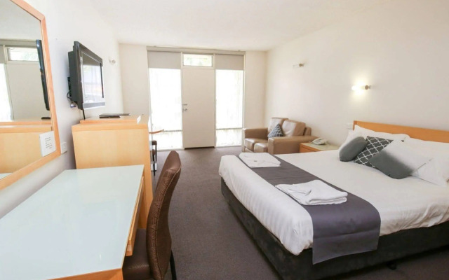 Sandors Motor Inn