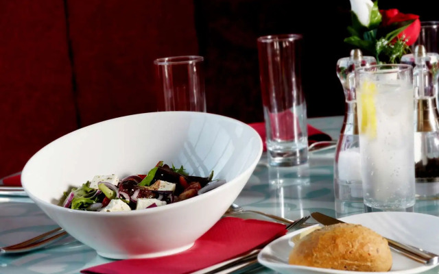 Best Western Plus Pastures Hotel