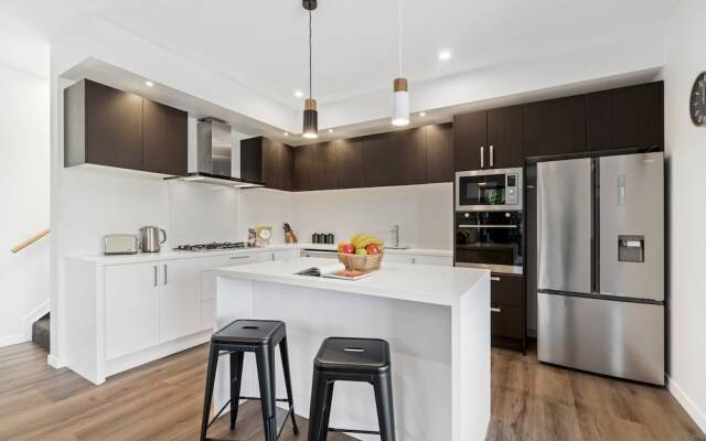 A Luckie Charm - 5-Bedroom Townhouse