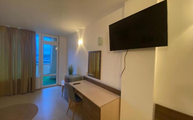 Large Studio Esperanto 401