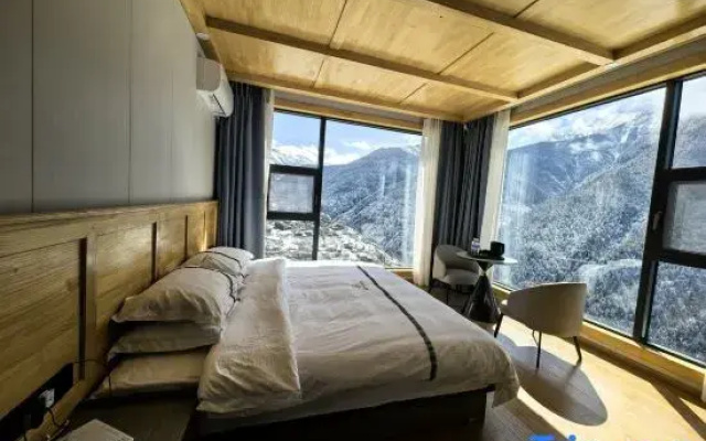 Taxun Boutique Scenic Homestay (Siguniang Mountain Scenic Area)