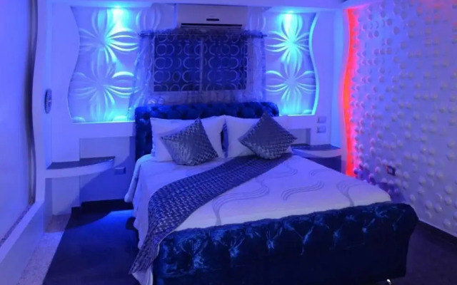 Luxury 14 Bedroom Villa Walking to Clubs/beaches!