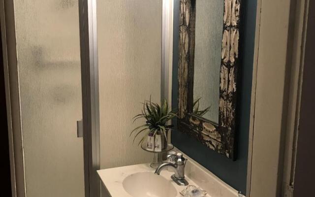 Evans Holly Grove Inn B&B