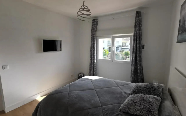 Refurbished 2-Bed Apartment in El Paraiso Alto