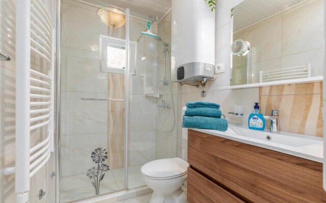 Amazing Home in Sisan with Hot Tub, WiFi & 2 Bedrooms