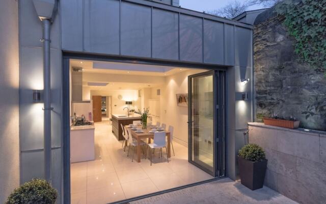 The Liam Neeson Suite by 5STARSTAY