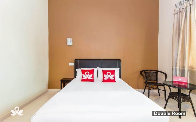 ZEN Rooms Four F Motel