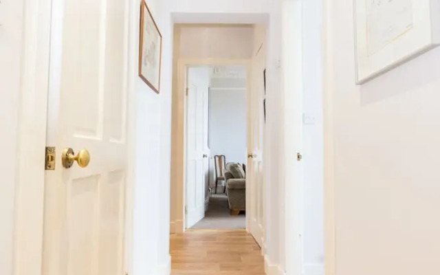 Beautiful City Center 2 Bed Apartment with Park View