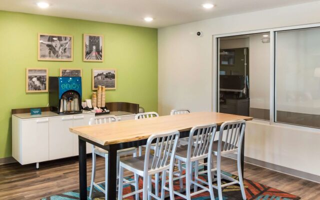 WoodSpring Suites Lake Jackson