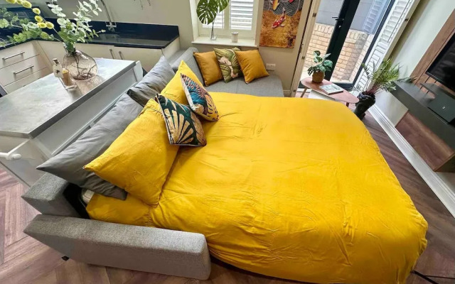 Stylish modern flat in SW London