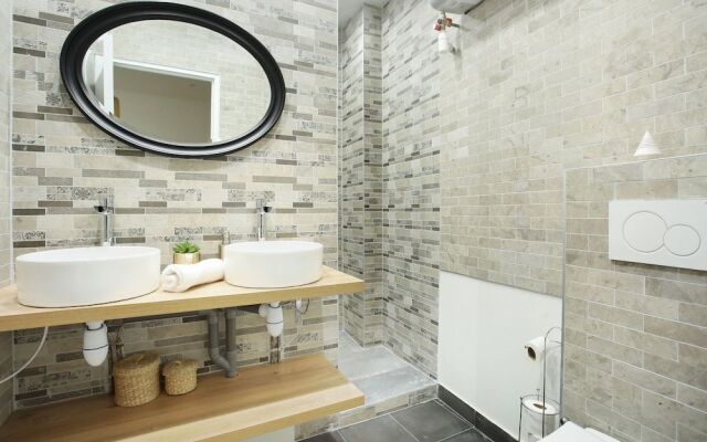 2 Bedrooms 253 St Denis