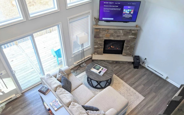 Woodland Chalet by Avantstay Deck + Lake Access