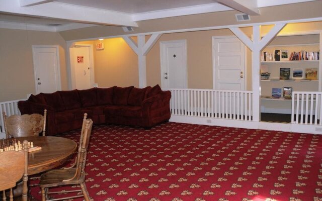 Rio Nido Lodge at the Russian River