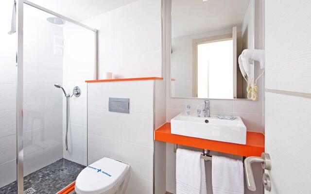 Ahoi! Urban Beach Hotel