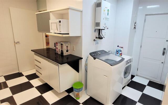 Amplo apartamento Avenida Atlantica