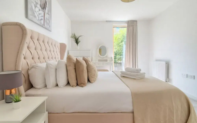 Modern 2-Bed flat in Mill hill Park