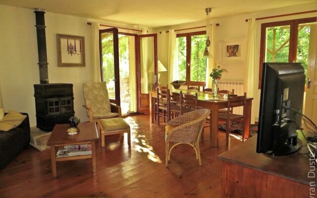 Cosy Holiday Home in Parisot With Swimming Pool