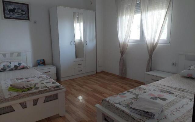 Apartman na rijeci Cijevni