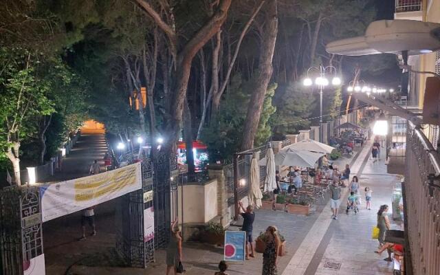Monolocale su corso pedonale minimo 20 notti