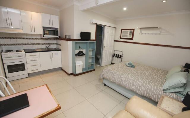 Across Country Motel and Serviced Apartments