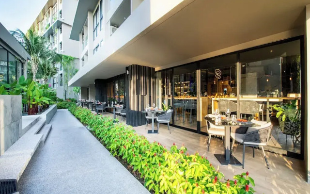 Diamond Condominium 2506