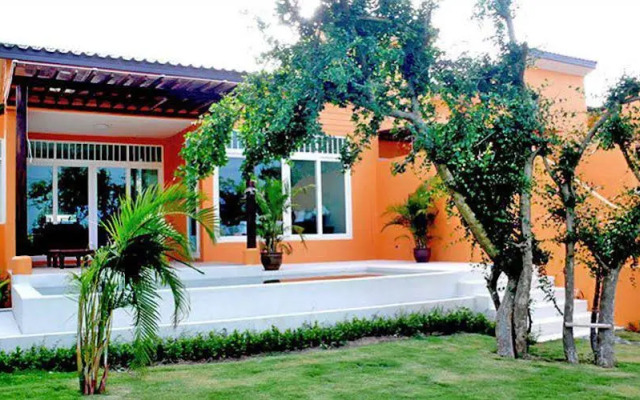 Sunshine Pool Villa Hua-Hin Pranburi Resort