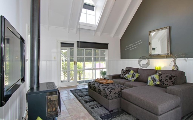 Creek Cottage Bed And Breakfast – Guest Rooms – Traralgon