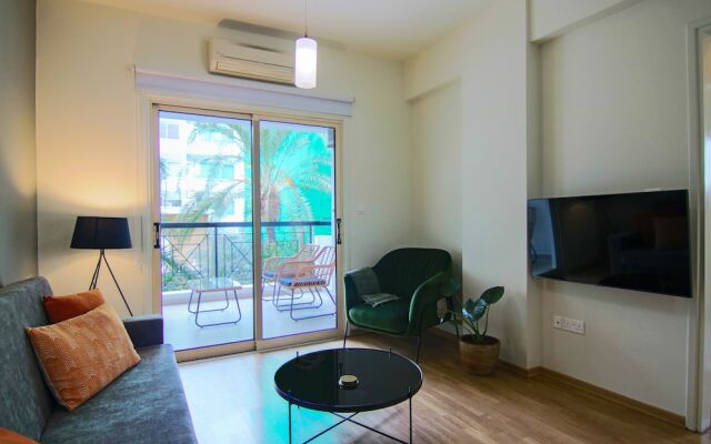 Phaedrus Living: City View Luxury Iras Flat 102