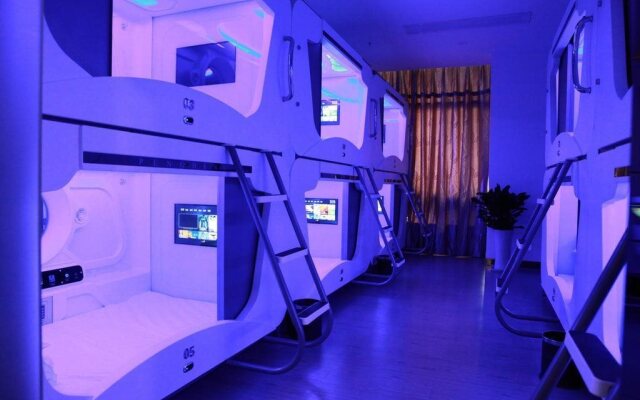 Hangzhou Space Capsule Hotel
