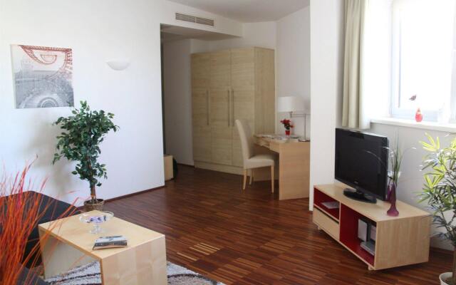 CheckVienna - Maria-Theresien-Straße