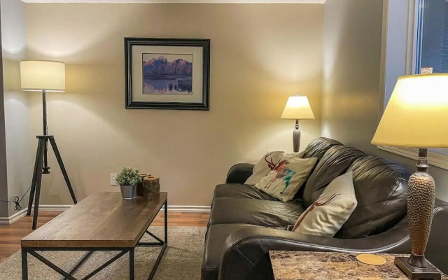 The Norquay, Pet-Friendly 2 Bed with Mtn View