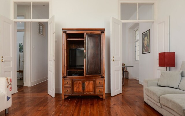 Bright Apartment with River View