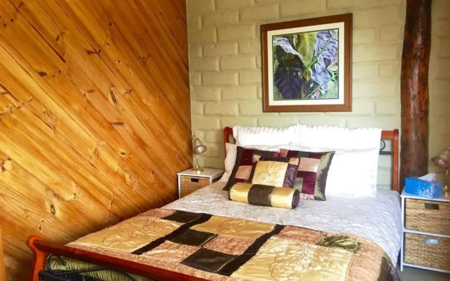 BEAUTIFUL RETREAT - 20 mins to CBD and only 10 mins to MONA! – Guest Rooms – West Hobart