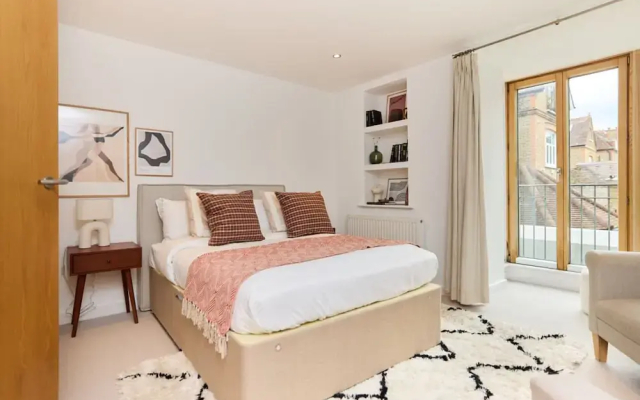 The Gwendolen Retreat - Inviting 2bdr Apartment With Balcony