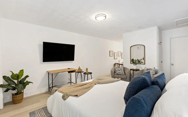 Charming Cozy Studio Lake Ridge