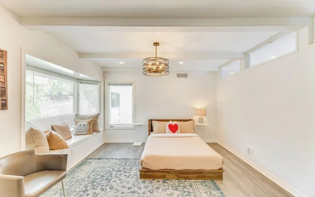 Los Angeles Home w/ Private Pool, Mtn & Lake View!