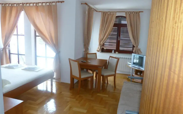 Villa Nada Apartments