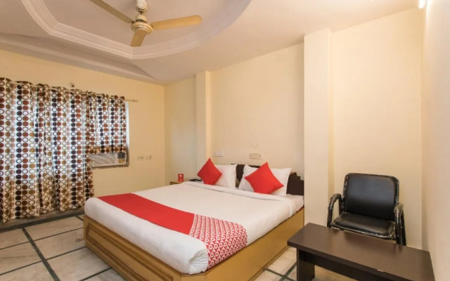 OYO 18333 Hotel The Awesome